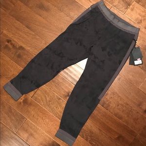 🍋Lululemon Take the Moment Jogger 27” Sz M NWT!!